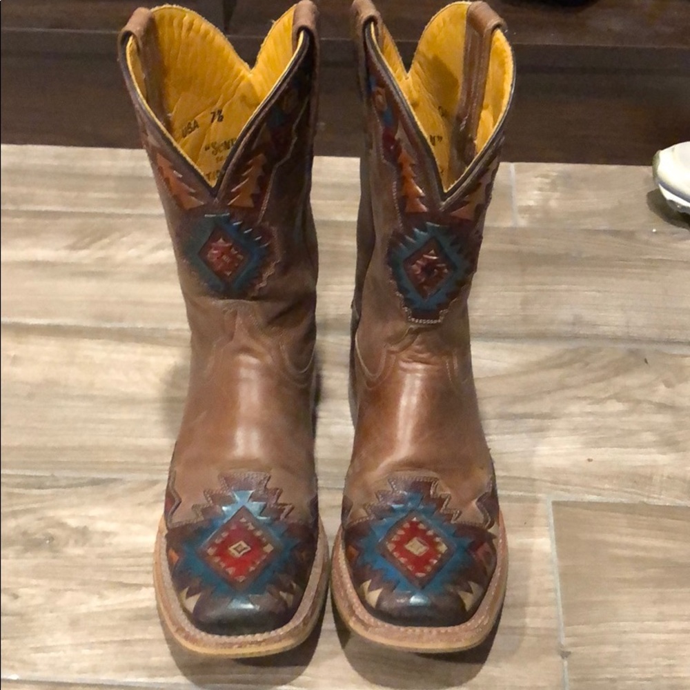 Tin hall boots